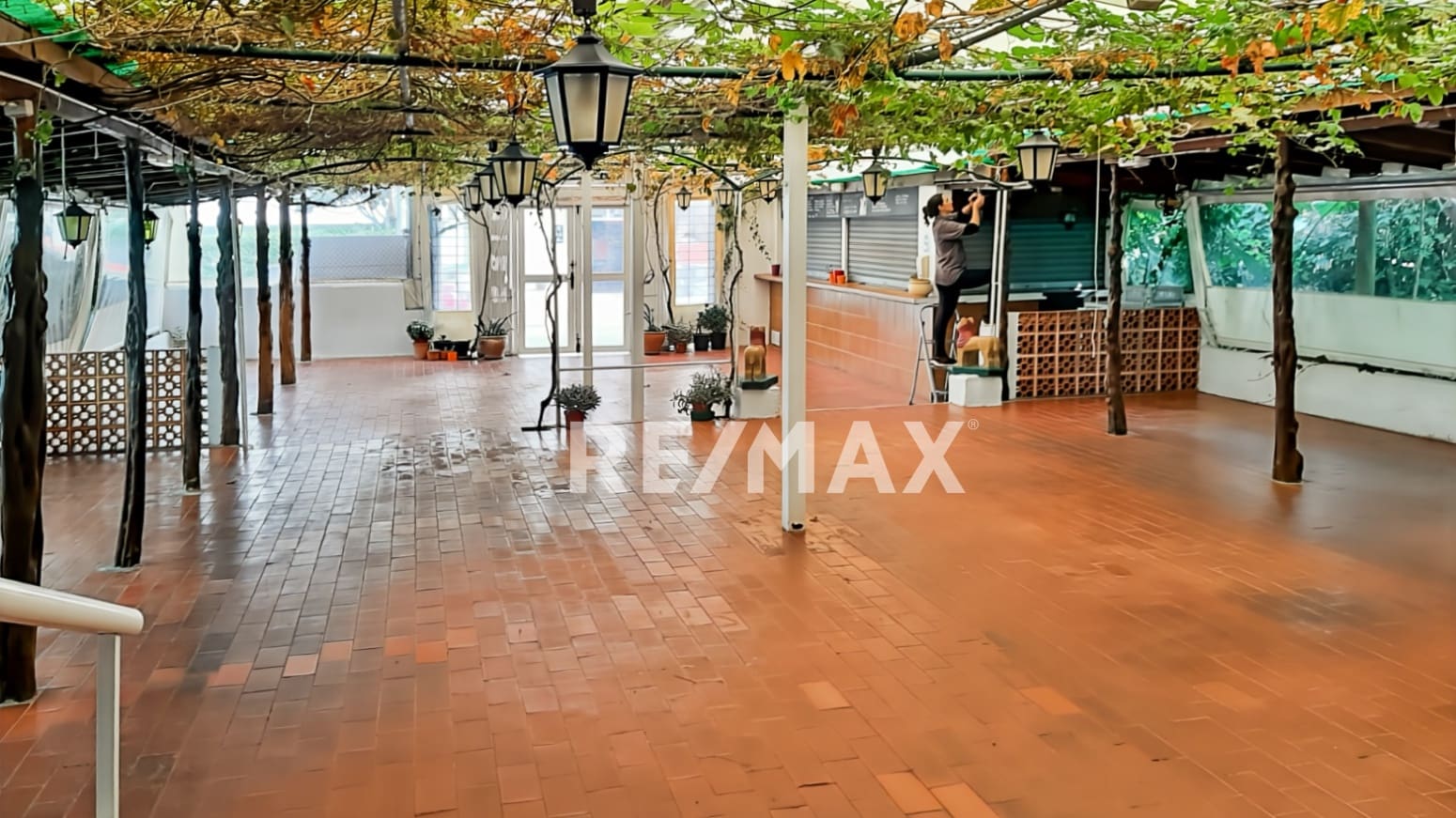 Commercial for rent in La Siesta - € 5,000 (Ref: 9399826)