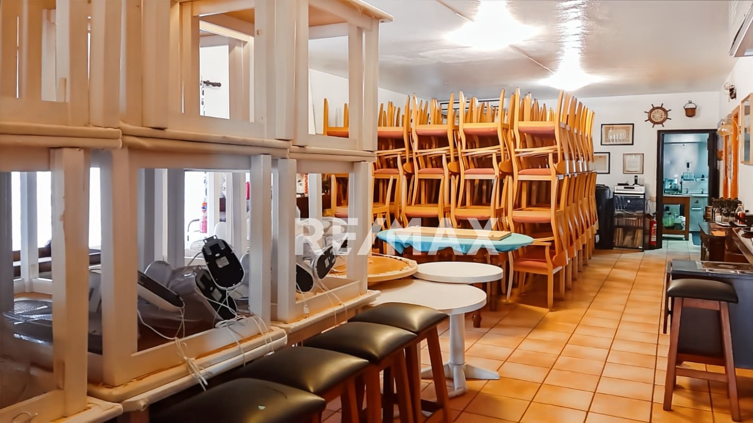 Commercial for rent in La Siesta - € 5,000 (Ref: 9399826)