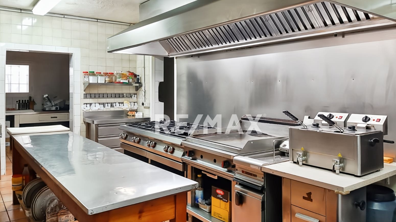 Commercial for rent in La Siesta - € 5,000 (Ref: 9399826)