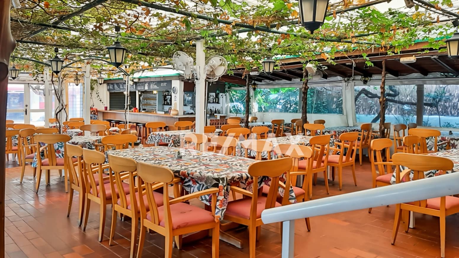 Commercial for rent in La Siesta - € 5,000 (Ref: 9399826)