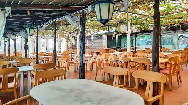 Commercieel te huur in La Siesta, Santa Eulalia / Santa Eularia - € 5.000 (Ref: 9399826)