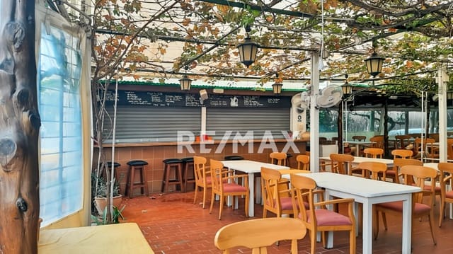 Commercieel te huur in La Siesta, Santa Eulalia / Santa Eularia - € 5.000 (Ref: 9399826)