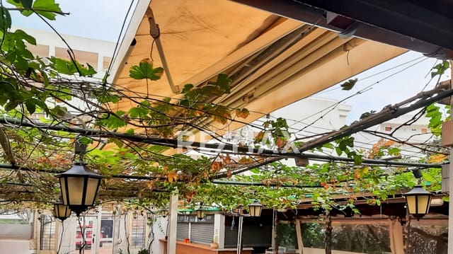 Commercieel te huur in La Siesta, Santa Eulalia / Santa Eularia - € 5.000 (Ref: 9399826)