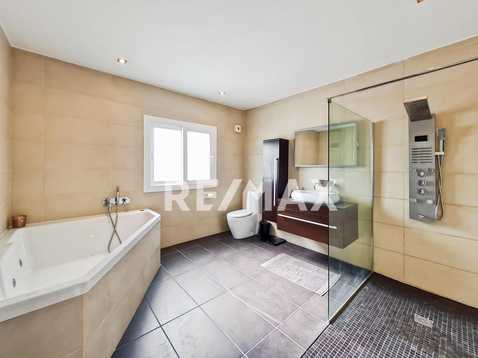 5 soveværelse Villa til salg i Sant Antoni de Portmany med garage - € 1.750.000 (Ref: 9412694)