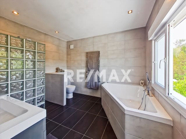 5 soveværelse Villa til salg i Sant Antoni de Portmany med garage - € 1.750.000 (Ref: 9412694)