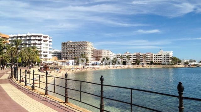 Commercial for sale in Santa Eulalia / Santa Eularia - € 200,000 (Ref: 9495290)