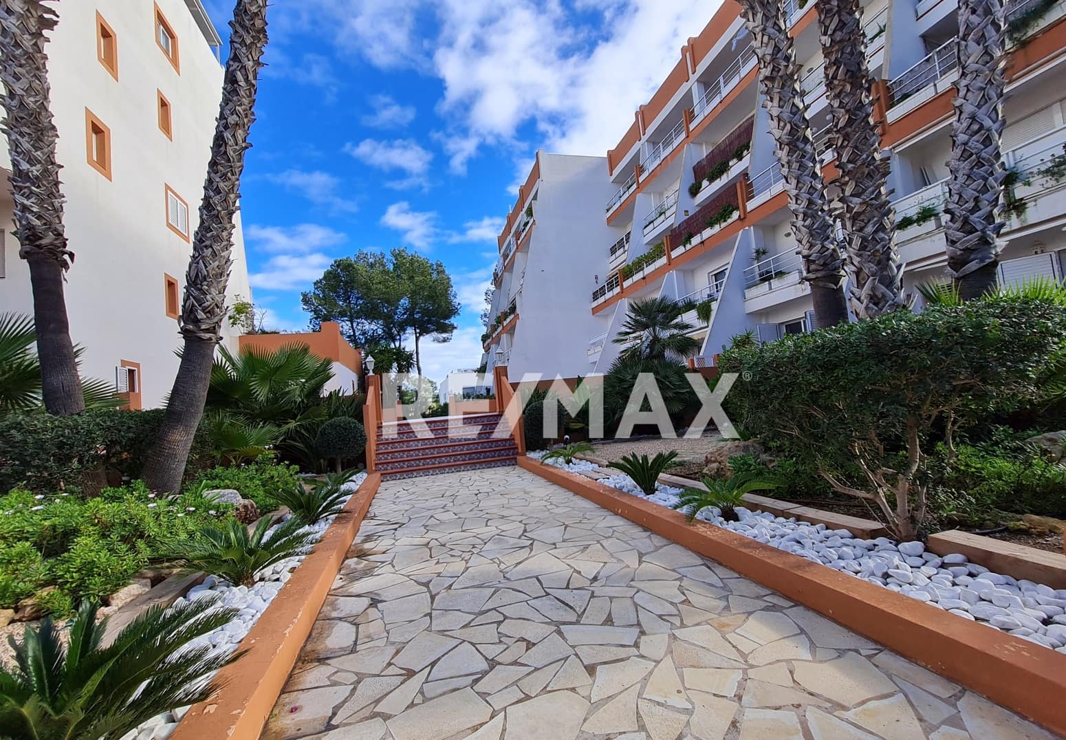 Chalet de 3 habitaciones en Santa Eulalia / Santa Eularia en venta con piscina garaje - 795.000 € (Ref: 9534952)