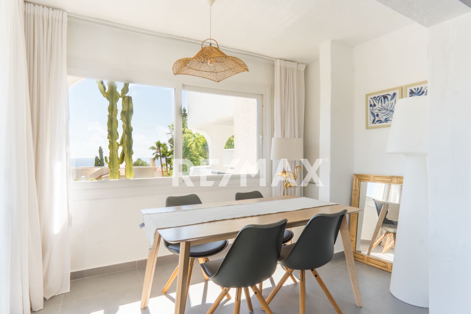 2 slaapkamer Flat te koop in La Siesta met zwembad - € 680.000 (Ref: 9571956)