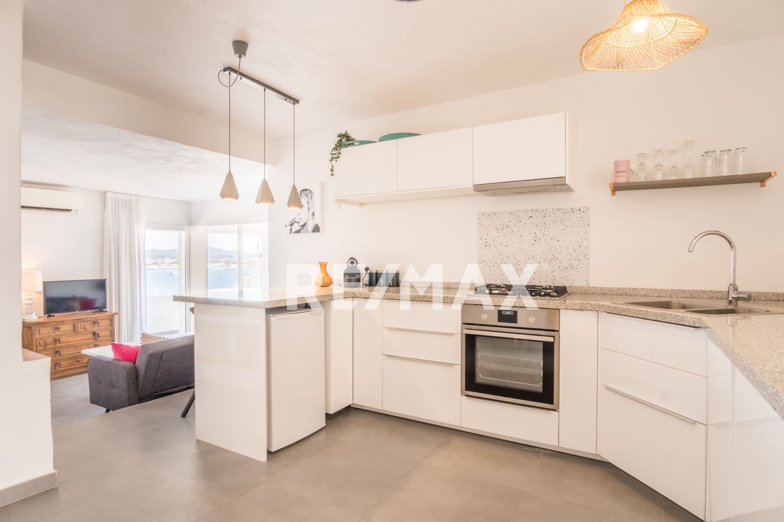 2 slaapkamer Flat te koop in La Siesta met zwembad - € 680.000 (Ref: 9571956)