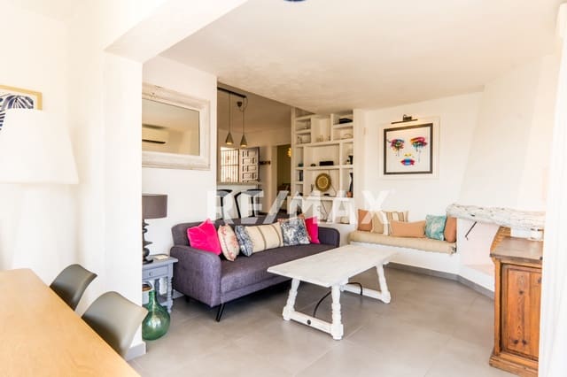 2 soveværelse Lejlighed til salg i La Siesta, Santa Eulalia / Santa Eularia med swimmingpool - € 680.000 (Ref: 9571956)