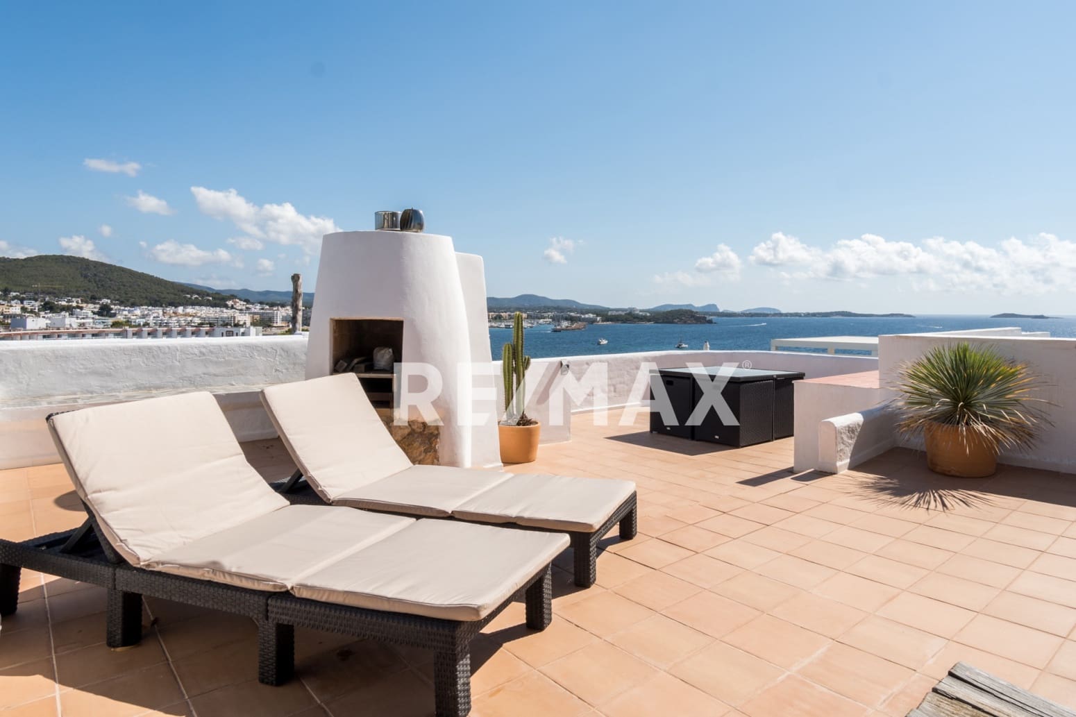 2 slaapkamer Flat te koop in La Siesta met zwembad - € 680.000 (Ref: 9571956)