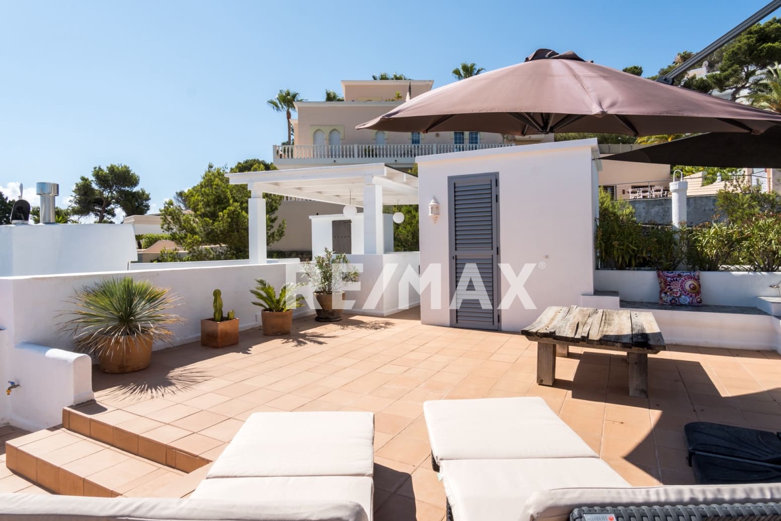 2 slaapkamer Flat te koop in La Siesta met zwembad - € 680.000 (Ref: 9571956)