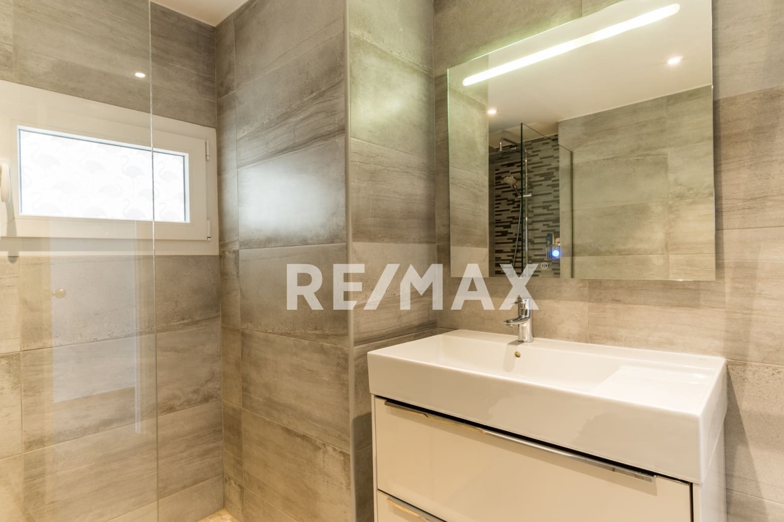 2 slaapkamer Flat te koop in La Siesta met zwembad - € 680.000 (Ref: 9571956)