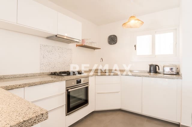 2 soveværelse Lejlighed til salg i La Siesta, Santa Eulalia / Santa Eularia med swimmingpool - € 680.000 (Ref: 9571956)