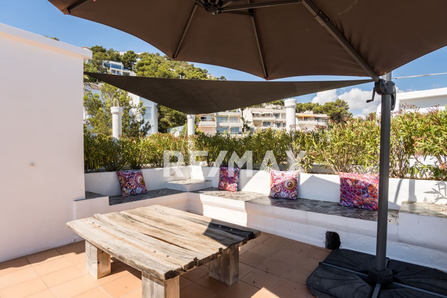 2 slaapkamer Flat te koop in La Siesta met zwembad - € 680.000 (Ref: 9571956)