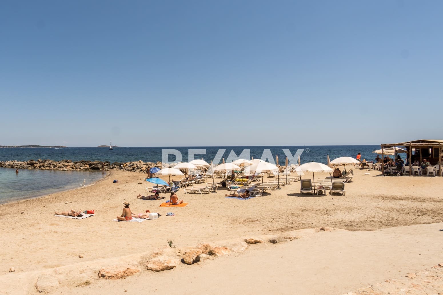 2 slaapkamer Flat te koop in La Siesta met zwembad - € 680.000 (Ref: 9571956)