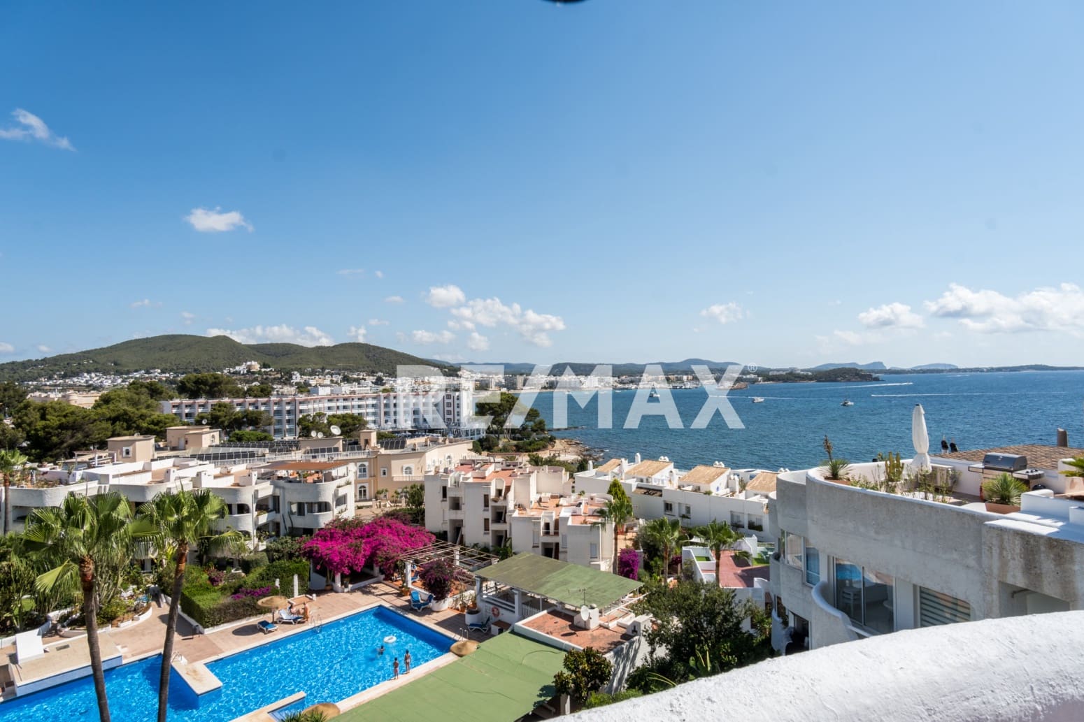 2 slaapkamer Flat te koop in La Siesta met zwembad - € 680.000 (Ref: 9571956)