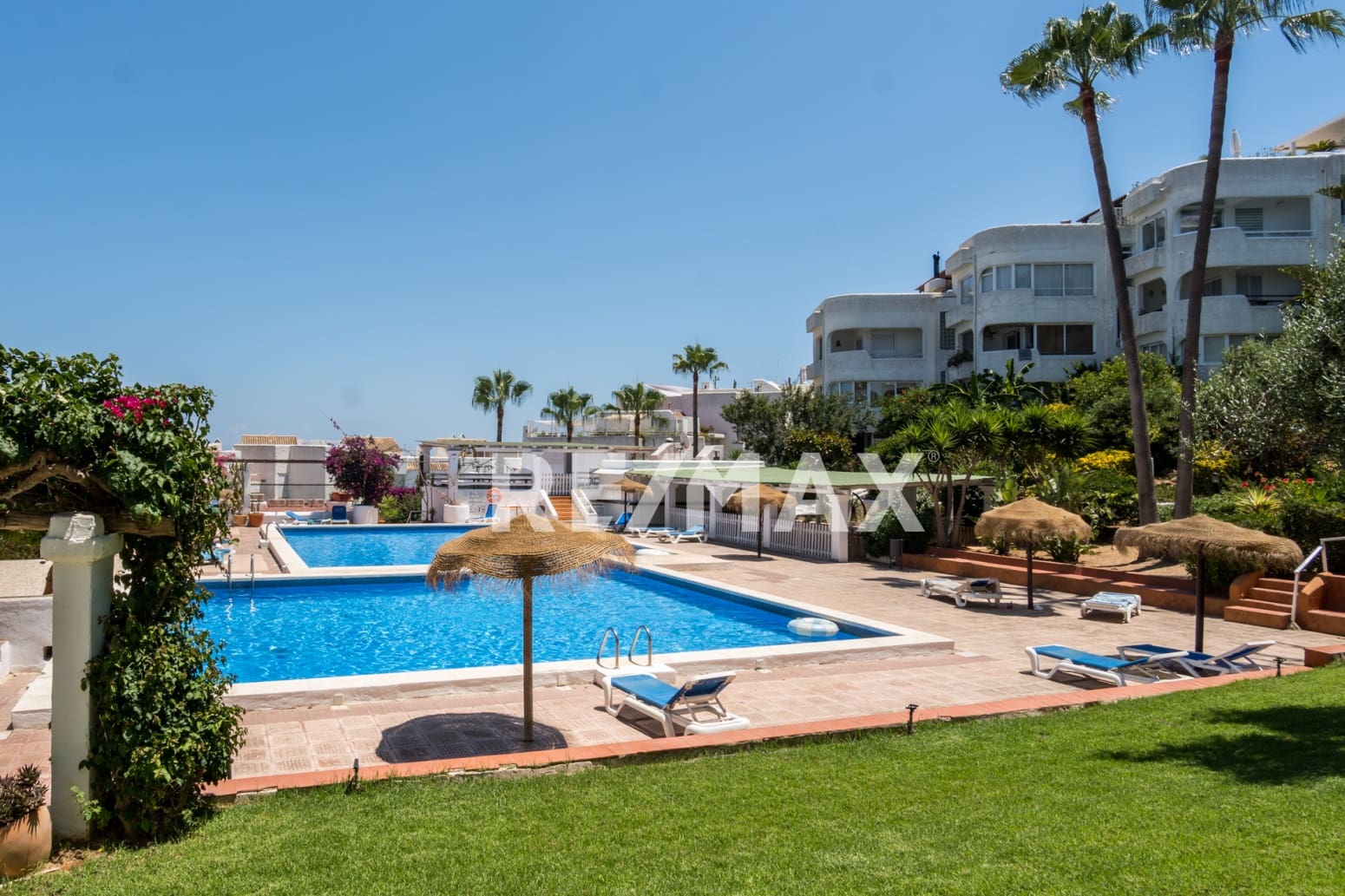 2 slaapkamer Flat te koop in La Siesta met zwembad - € 680.000 (Ref: 9571956)