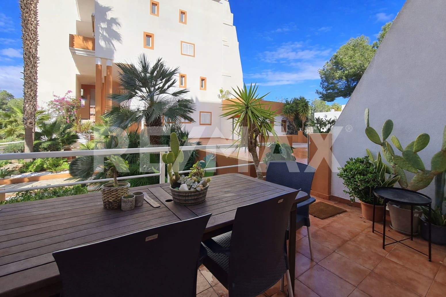 3 bedroom Flat for sale in Santa Eulalia / Santa Eularia with pool garage - € 748,000 (Ref: 9611898)