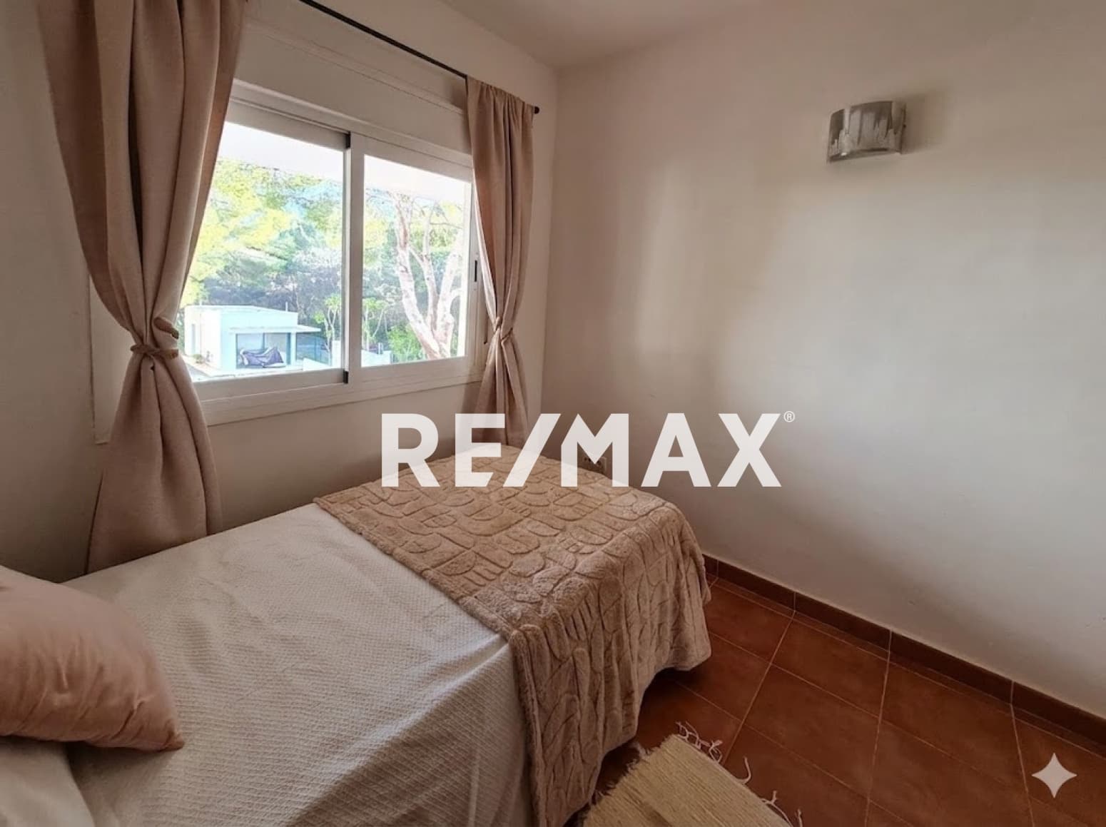 3 bedroom Flat for rent in Santa Eulalia / Santa Eularia with pool garage - € 3,500 (Ref: 9720462)