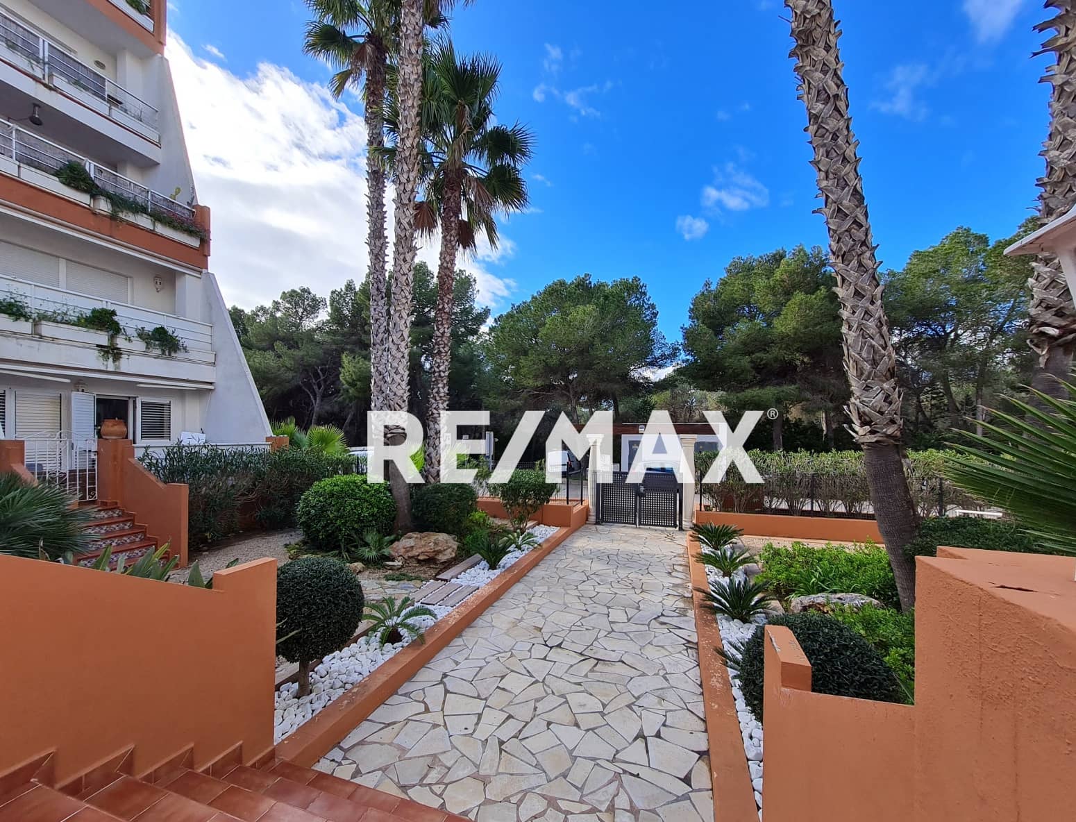 3 bedroom Flat for rent in Santa Eulalia / Santa Eularia with pool garage - € 3,500 (Ref: 9720462)