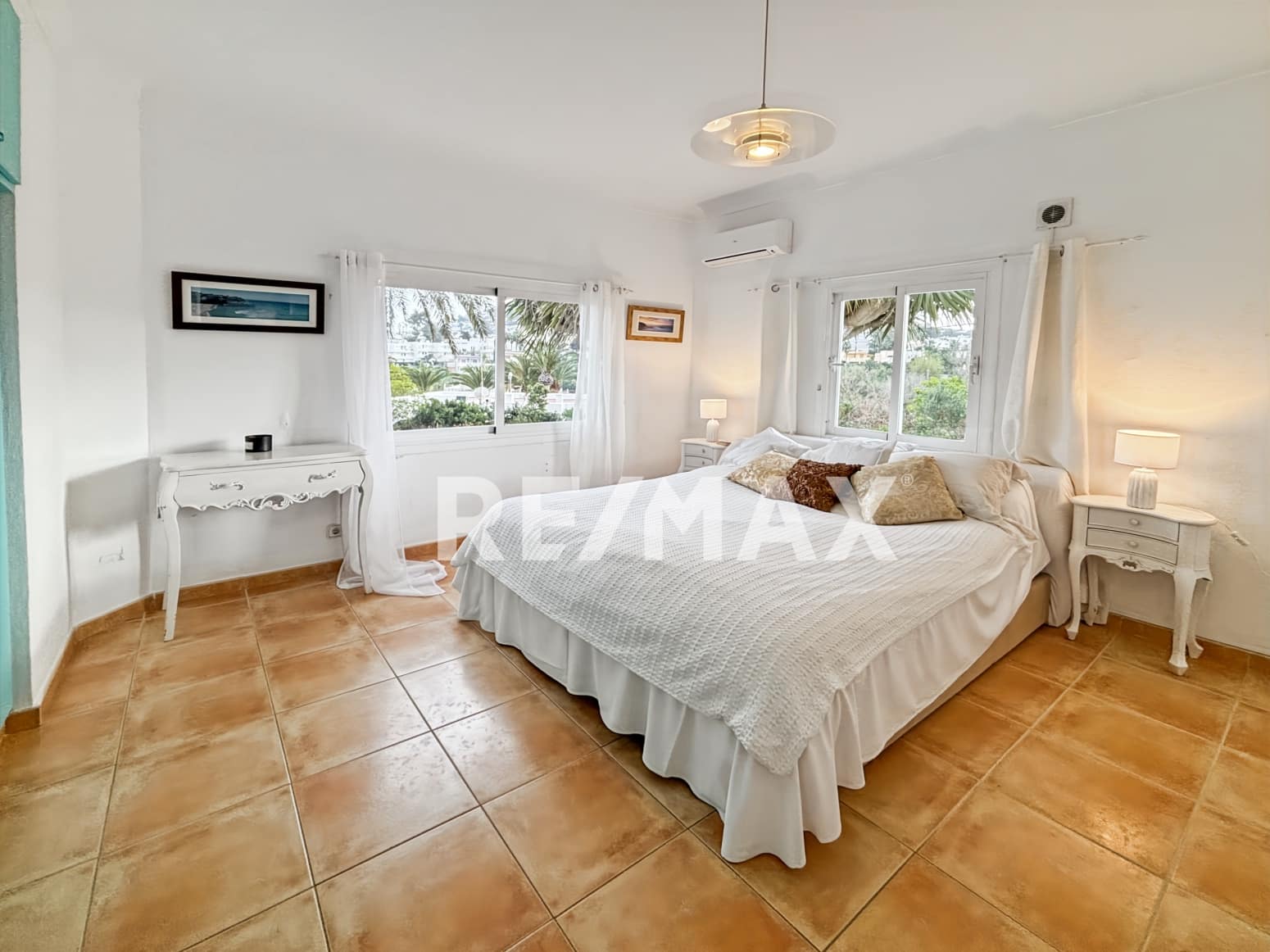 6 bedroom Villa for rent in Santa Eulalia / Santa Eularia with pool - € 6,000 (Ref: 9733399)