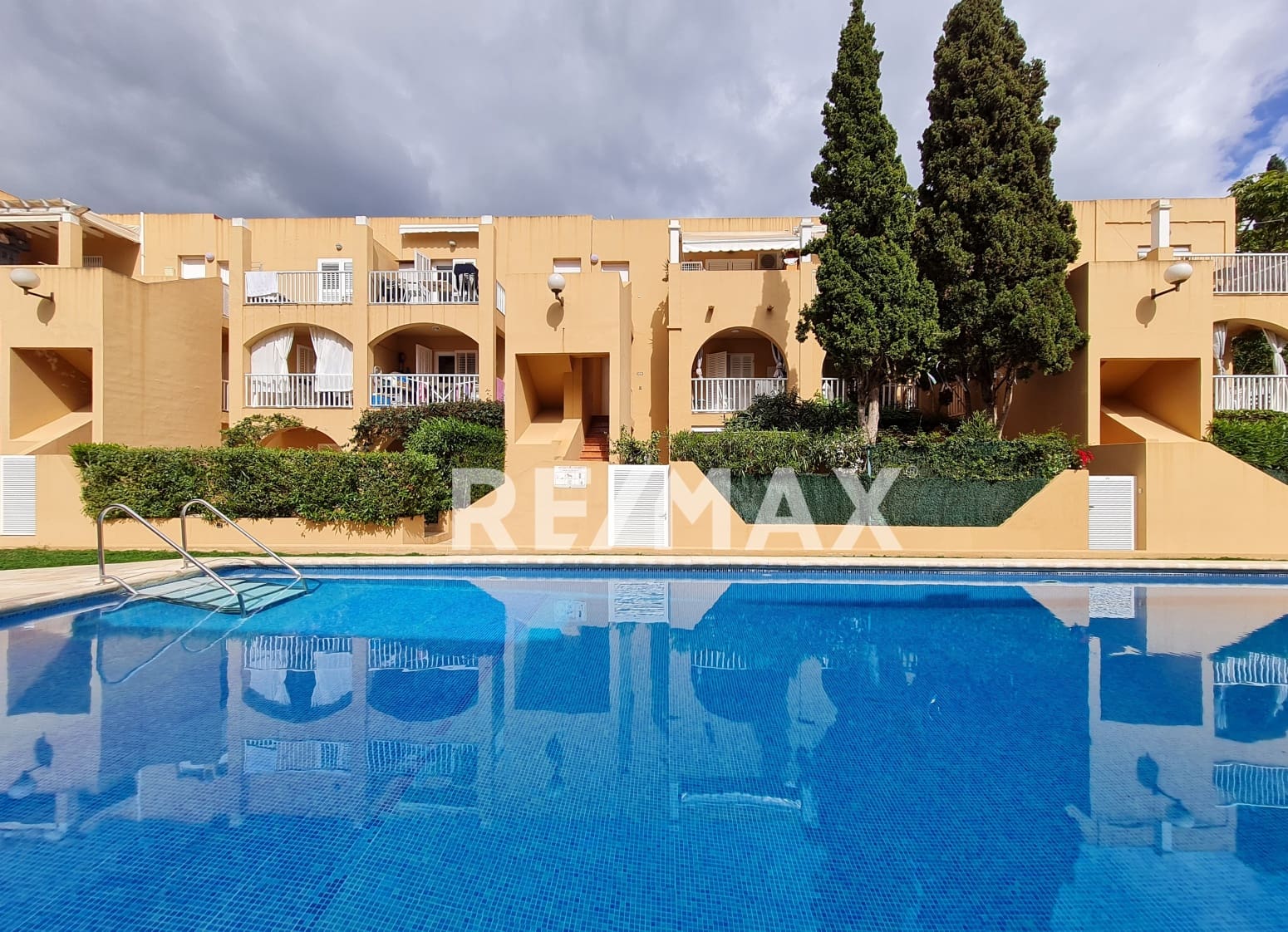 1 quarto Apartamento para venda em Santa Eulalia / Santa Eularia com piscina - 415 000 € (Ref: 9743040)