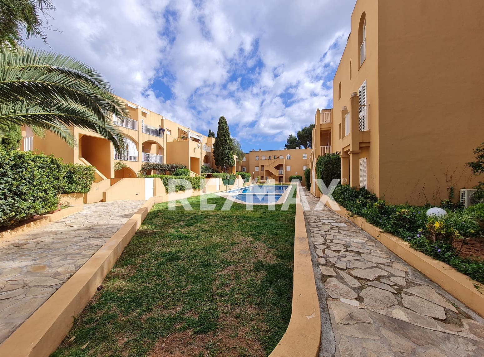 1 quarto Apartamento para venda em Santa Eulalia / Santa Eularia com piscina - 415 000 € (Ref: 9743040)