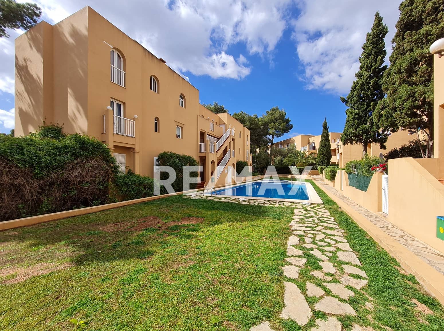 1 quarto Apartamento para venda em Santa Eulalia / Santa Eularia com piscina - 415 000 € (Ref: 9743040)