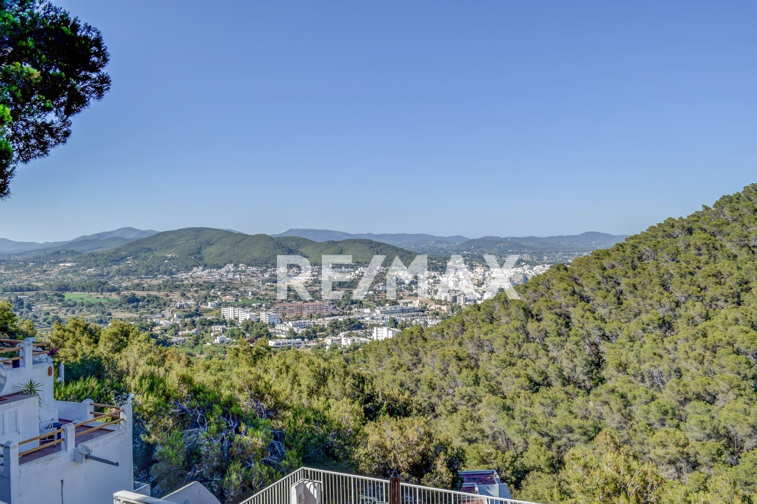 3 quarto Moradia para arrendar em Santa Eulalia / Santa Eularia - 4 000 € (Ref: 9744306)