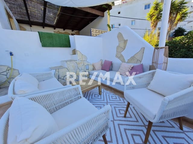 Chalet de 3 habitaciones en Santa Eulalia / Santa Eularia en alquiler - 4.000 € (Ref: 9744306)