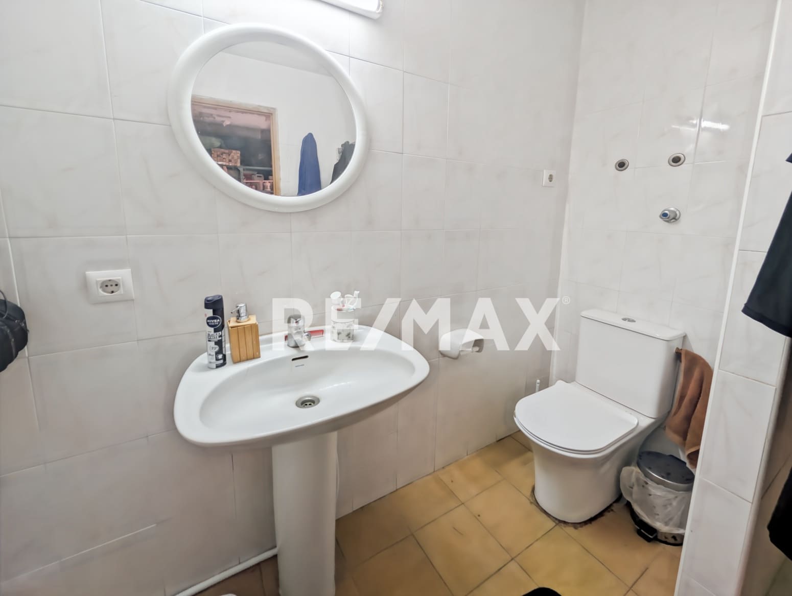 Commercieel te koop in Port des Torrent - € 249.000 (Ref: 9777247)