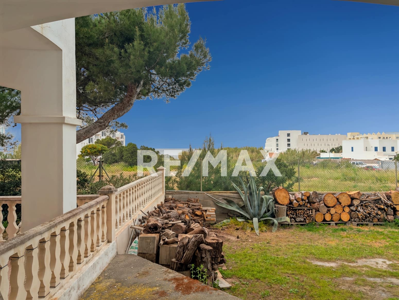 Commercieel te koop in Port des Torrent - € 249.000 (Ref: 9777247)