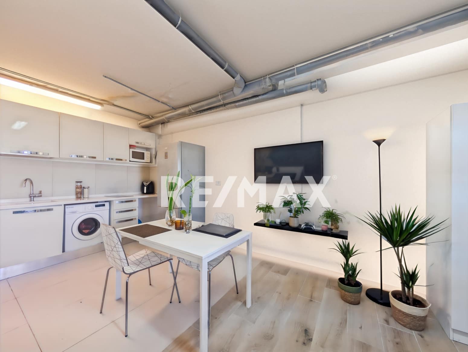 Comercial para venda em Port des Torrent - 249 000 € (Ref: 9777247)