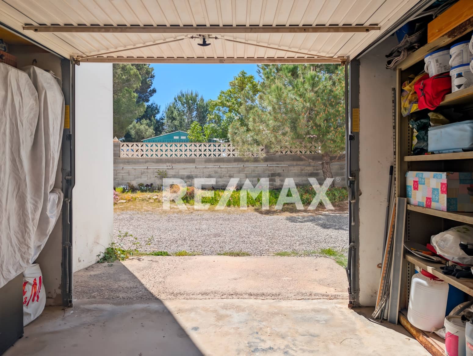 Comercial para venda em Port des Torrent - 249 000 € (Ref: 9777247)