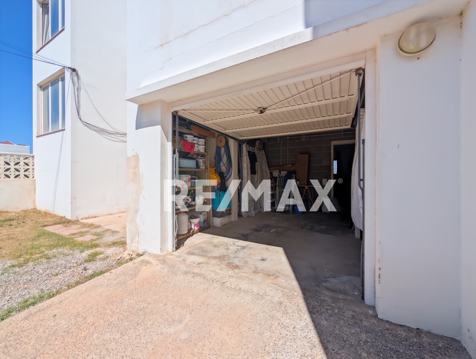 Comercial para venda em Port des Torrent - 249 000 € (Ref: 9777247)