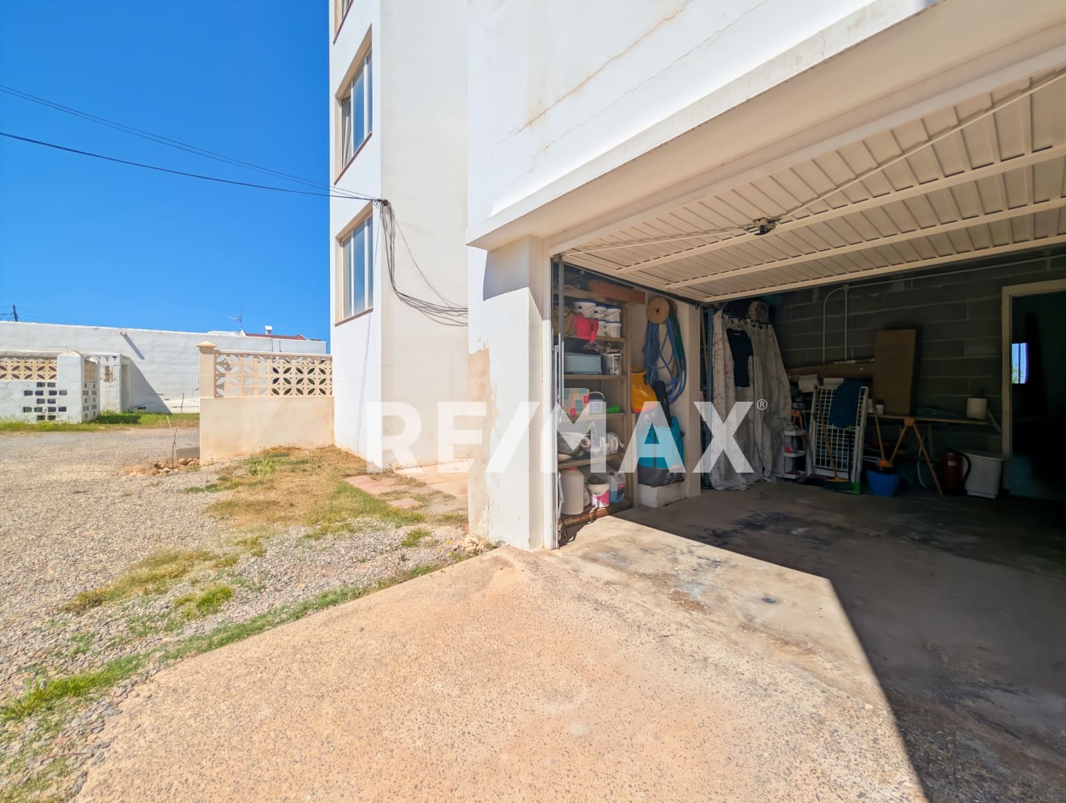 Comercial para venda em Port des Torrent - 249 000 € (Ref: 9777247)