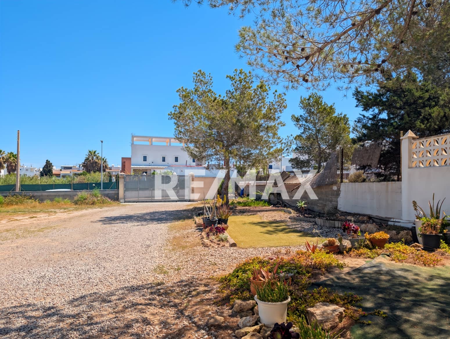 Comercial para venda em Port des Torrent - 249 000 € (Ref: 9777247)