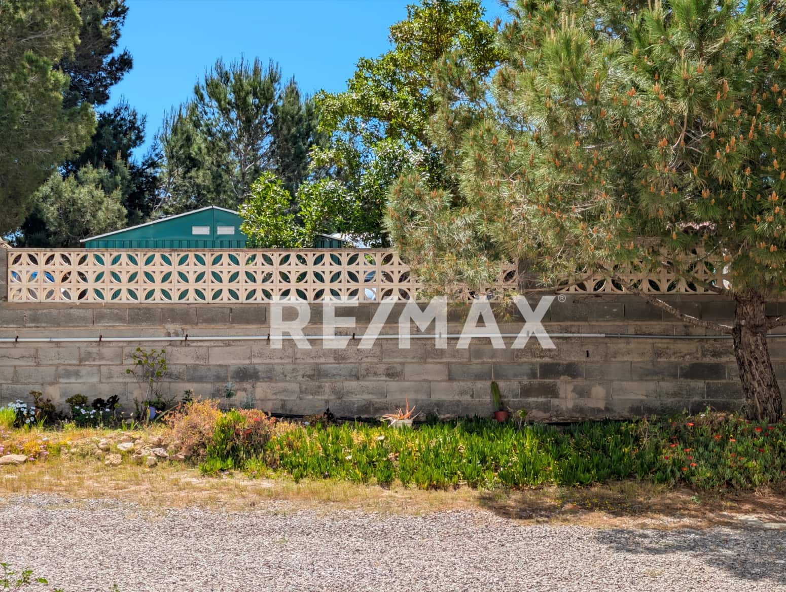 Comercial para venda em Port des Torrent - 249 000 € (Ref: 9777247)