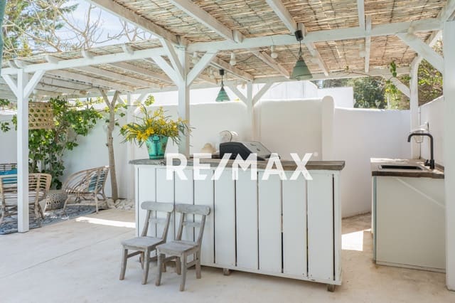 2 soveværelse Villa til salg i Port des Torrent, San Jose / Sant Josep de Sa Talaia med swimmingpool - € 1.450.000 (Ref: 9782300)