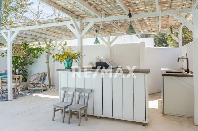 2 slaapkamer Villa te koop in Port des Torrent, San Jose / Sant Josep de Sa Talaia met zwembad - € 1.450.000 (Ref: 9782300)