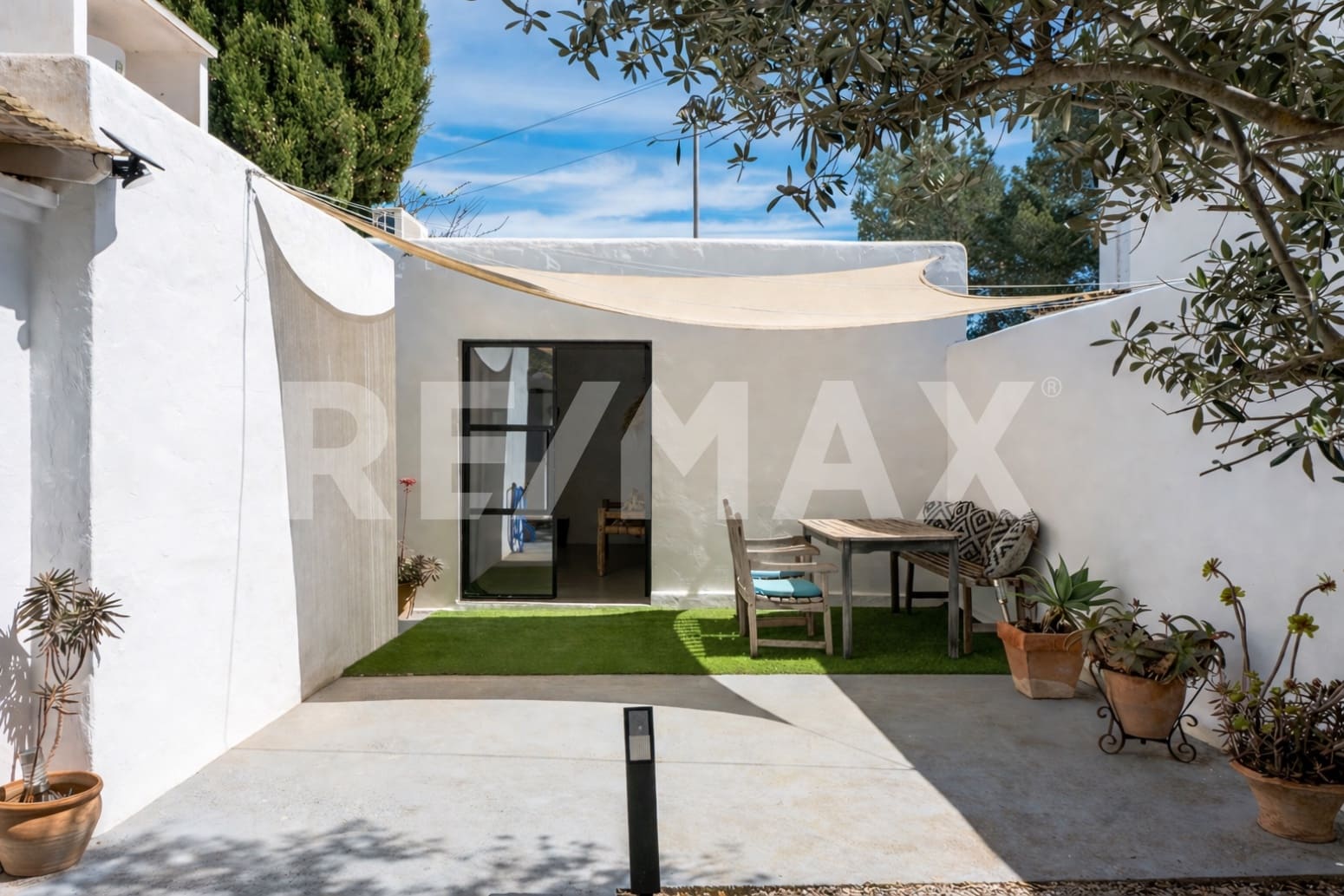 2 soveværelse Villa til salg i Port des Torrent med swimmingpool - € 1.450.000 (Ref: 9782300)
