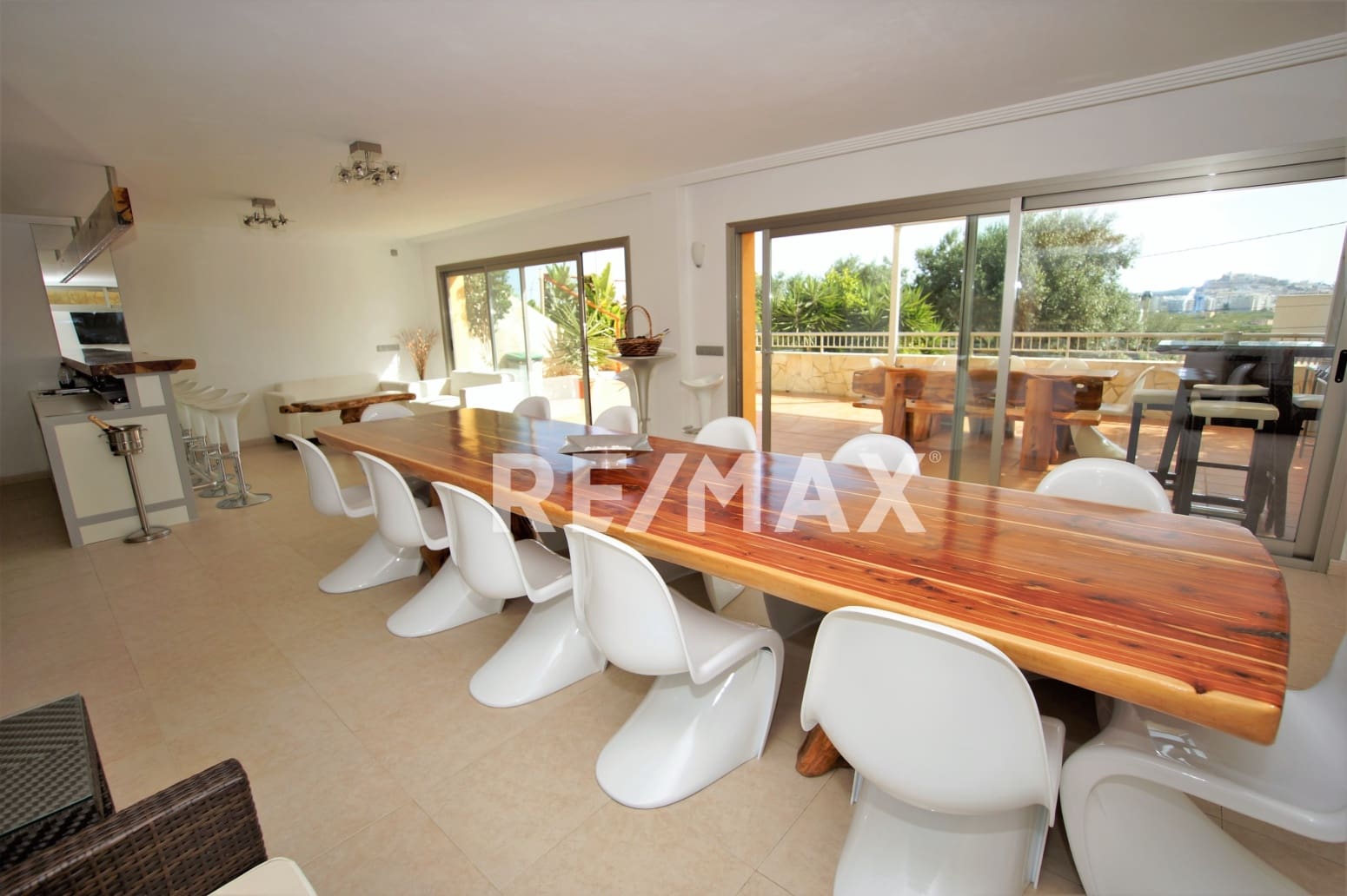 10 camera da letto Villa da affittare in Nuestra Senora de Jesus con piscina garage - 11.250 € (Rif: 9782301)