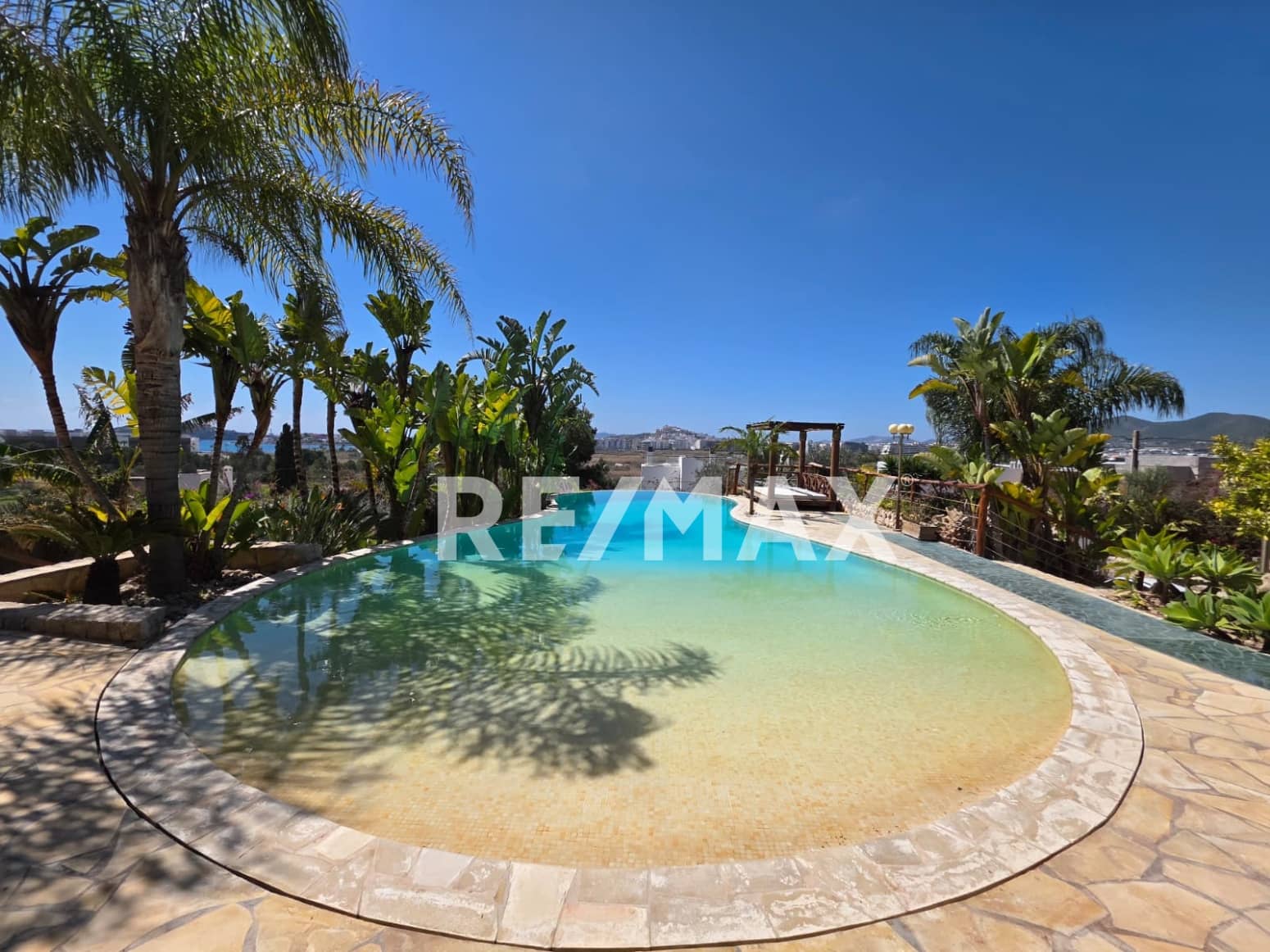 10 camera da letto Villa da affittare in Nuestra Senora de Jesus con piscina garage - 11.250 € (Rif: 9782301)