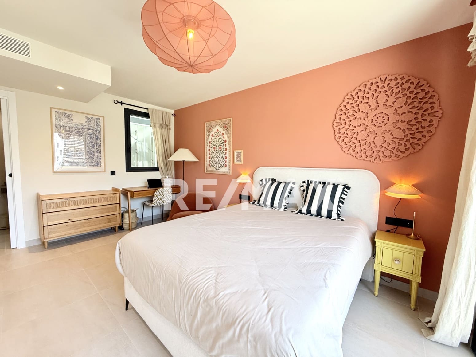 Piso de 2 habitaciones en Santa Eulalia / Santa Eularia en venta con piscina garaje - 649.000 € (Ref: 9796080)