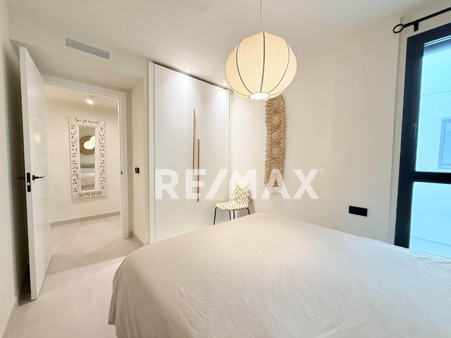 Piso de 2 habitaciones en Santa Eulalia / Santa Eularia en venta con piscina garaje - 649.000 € (Ref: 9796080)