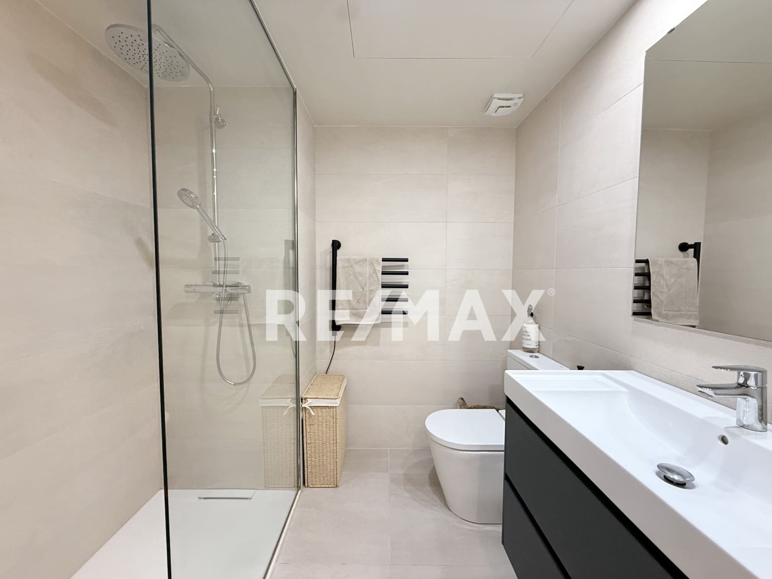 Piso de 2 habitaciones en Santa Eulalia / Santa Eularia en venta con piscina garaje - 649.000 € (Ref: 9796080)