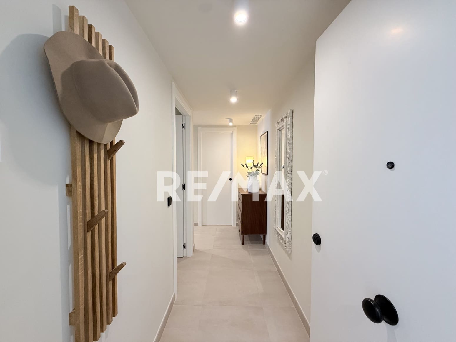 Piso de 2 habitaciones en Santa Eulalia / Santa Eularia en venta con piscina garaje - 649.000 € (Ref: 9796080)