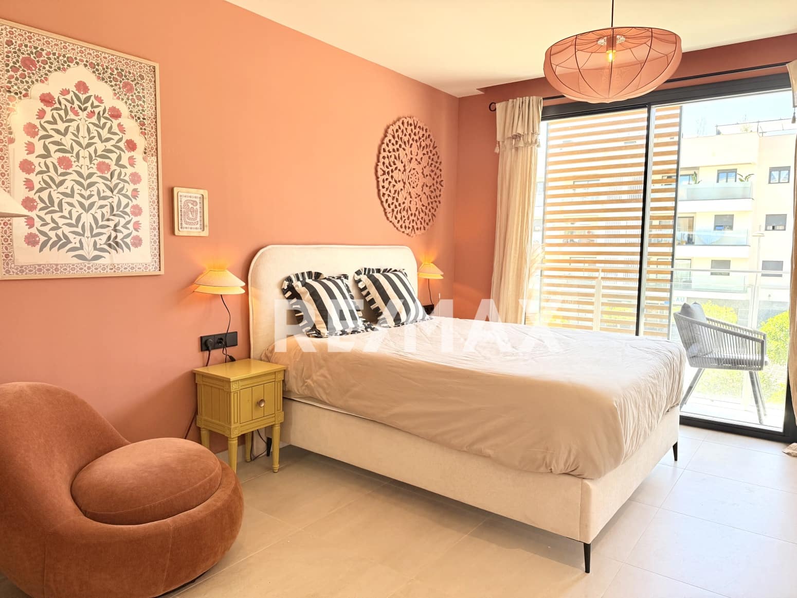 Piso de 2 habitaciones en Santa Eulalia / Santa Eularia en venta con piscina garaje - 649.000 € (Ref: 9796080)