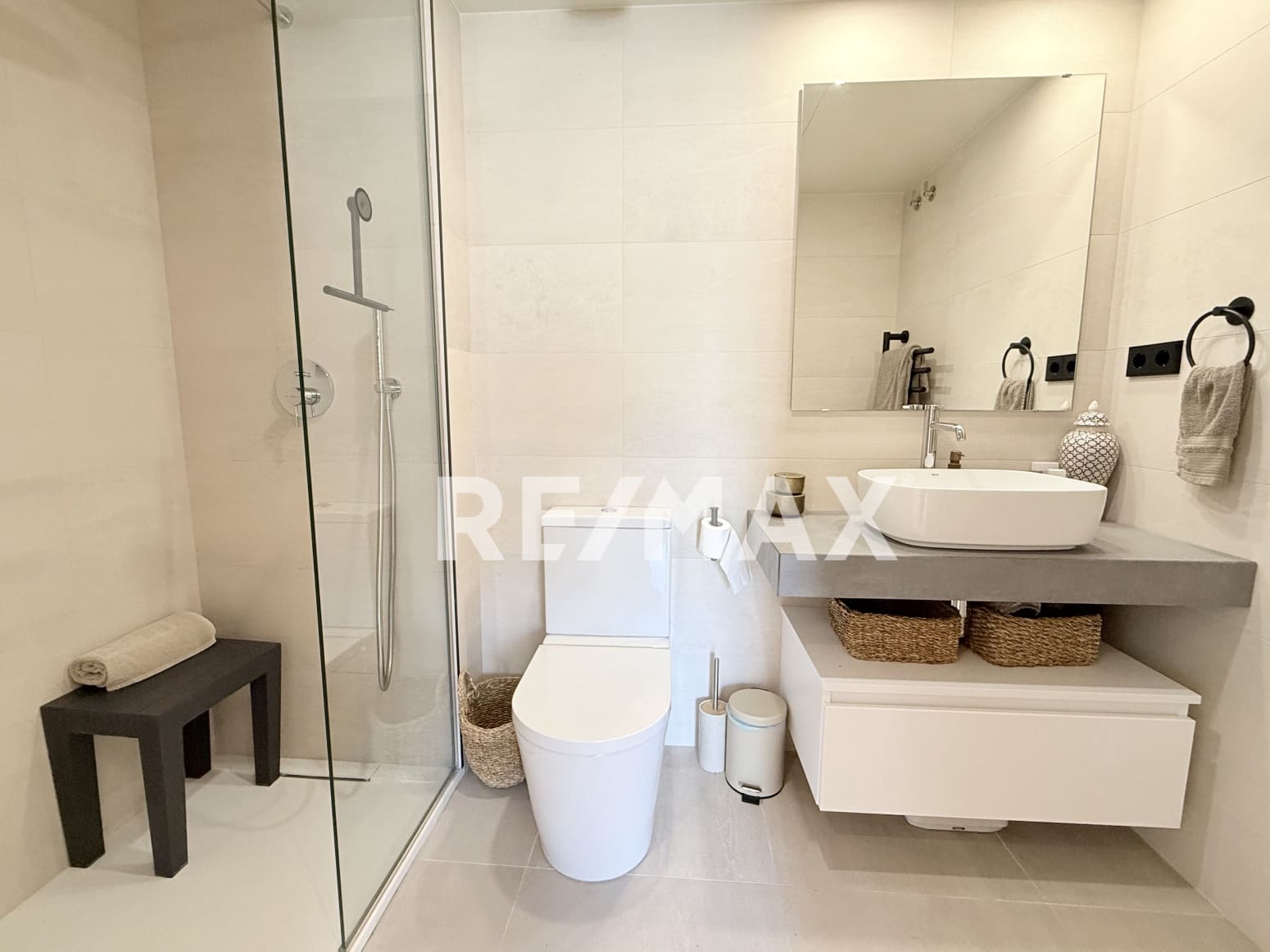 Piso de 2 habitaciones en Santa Eulalia / Santa Eularia en venta con piscina garaje - 649.000 € (Ref: 9796080)